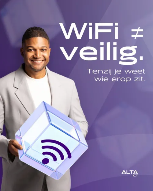 Man in lichtgrijs pak houdt transparante kubus met wifi-icoon, naast tekst “WiFi ≠ veilig